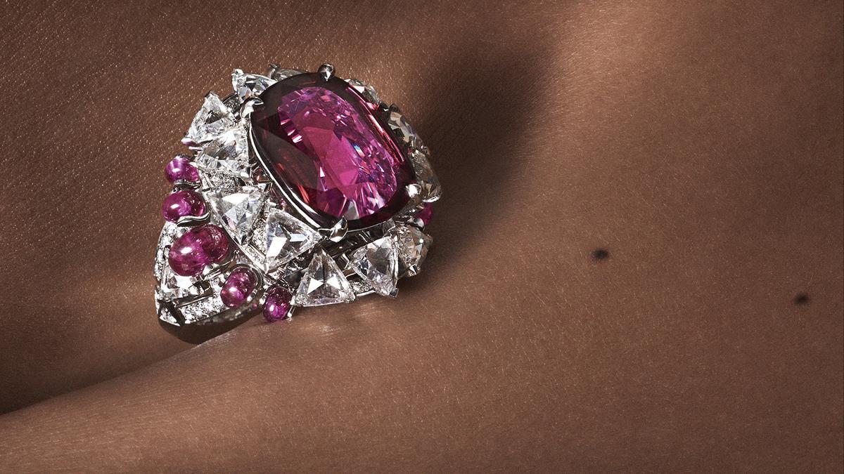 Penggunaan Berlian yang Luar Biasa: Lebih dari Sekadar Perhiasan dan Dekorasi