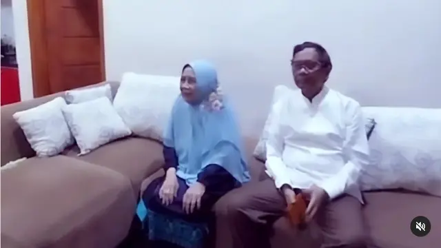6 Potret Kebersamaan Mahfud MD dan Sang Ibunda, Selalu Memuliakan Ibu