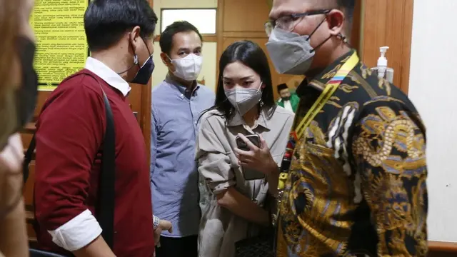 [Fimela] Ririn Dwi Ariyanti dan Aldi Bragi