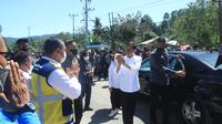 Presiden Joko Widodo meresmikan sistem penyediaan air minum (SPAM) Wae Mese II 2x50 l/dtdi Kabupaten Manggarai Barat, Nusa Tenggara Timur (NTT) yang dibangun BUMN Amarta Karya, Jumat (22/7/ 2022).
