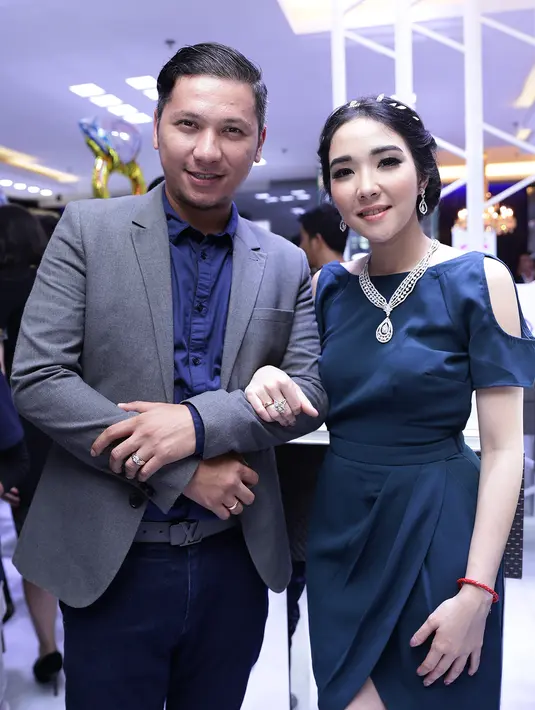 Pasangan ini dikaruniai seorang putri cantik diberi nama Gempita Noura Marten. Gempi begitu biasa disapa. Belum lama ini dinobatkan sebagai Bayi Gorgeous ajang Infotainment Awards 2016. (Andy Masela/Bintang.com)