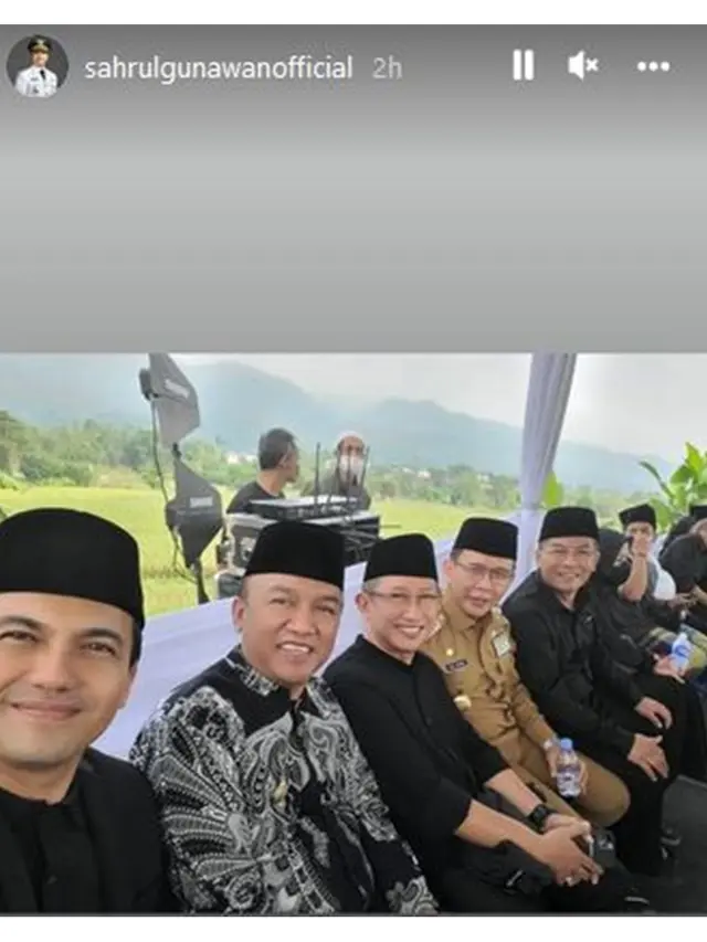 6 Potret Sahrul Gunawan Melayat ke Pemakaman Eril, Tersentuh Dengar Pidato Ridwan Kamil