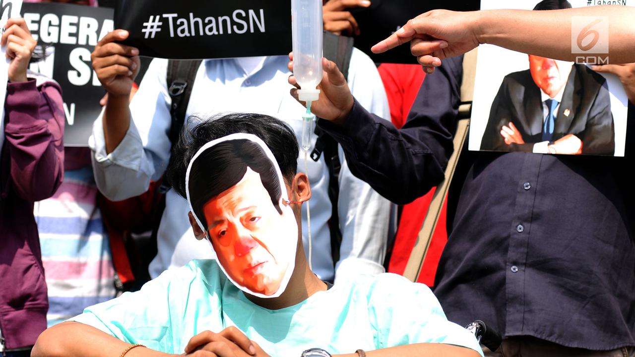 Tuntut Penahanan Setya Novanto, Aktivis Anti Korupsi Lakukan Aksi Teatrikal