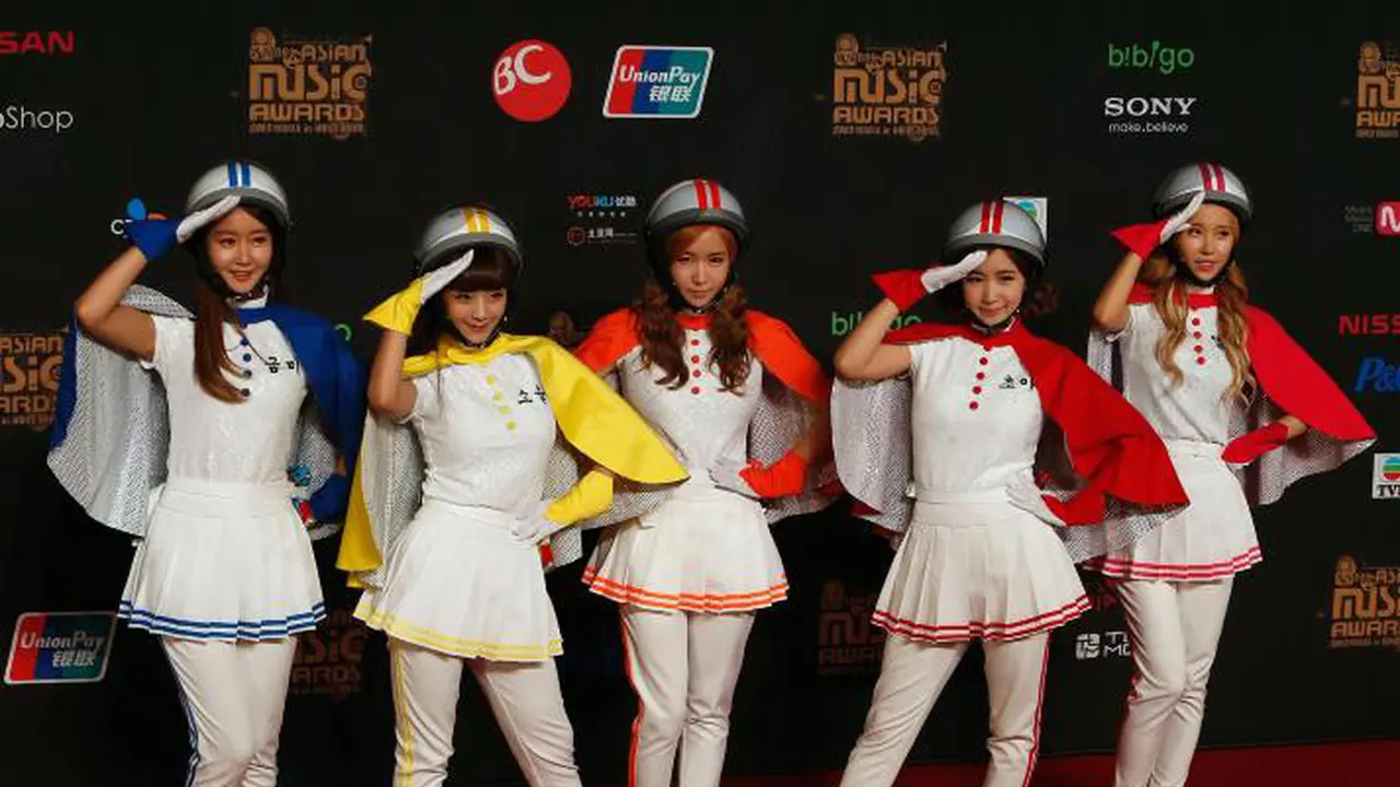 Penampilan Unik, Crayon Pop Buat Lady Gaga Penasaran