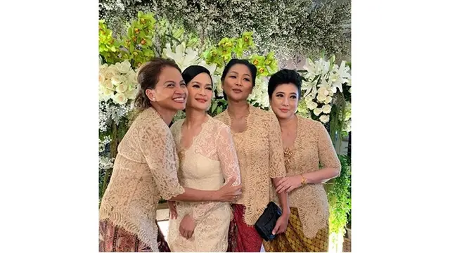 Donna Harun Dikabarkan Menikah Lagi, Ini 4 Potretnya Saat Kenakan Kebaya
