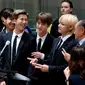 Boyband Korea Selatan, Bangtan Sonyeondan (BTS) berbicara dalam Sidang Umum Perserikatan Bangsa-Bangsa (PBB) di New York, Senin (24/9). Ini merupakan kali pertama grup K-Pop berbicara dalam Sidang Umum Tahunan PBB. (AP/Craig Ruttle)