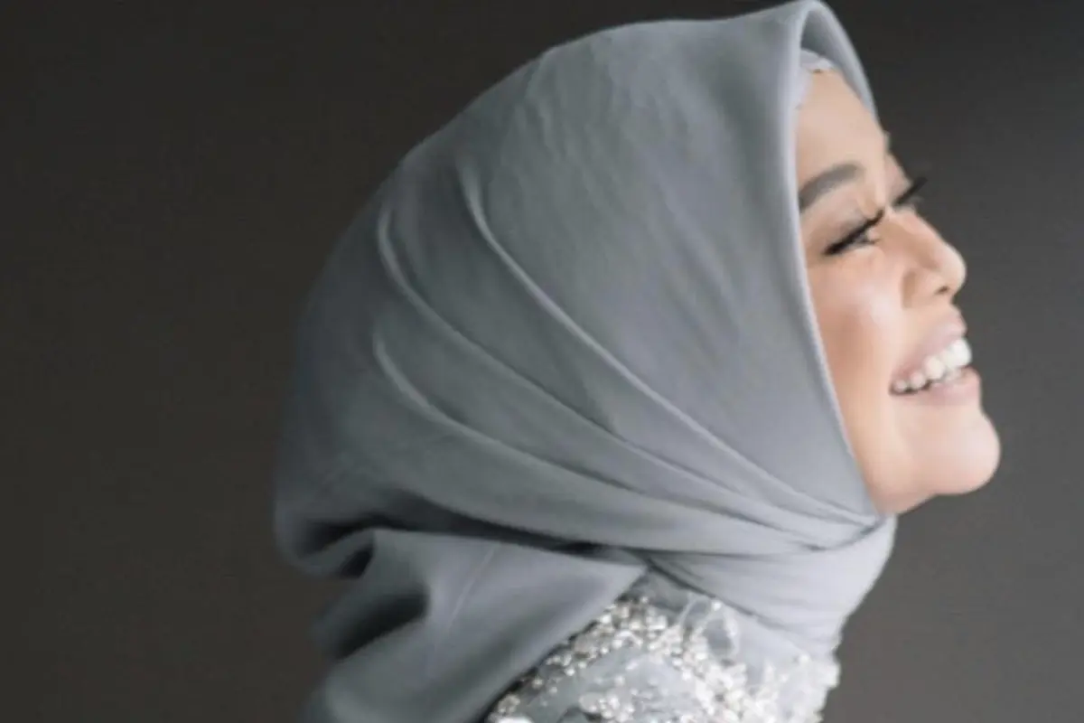 Inspirasi Kebaya Modern untuk Pertunangan