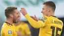 Para pemain Belgia merayakan gol yang dicetak Thorgan Hazard ke gawang Rusia pada laga Kualifikasi Piala Eropa 2020 di Gazprom Arena, Saint Petersburg, Sabtu (16/11). Rusia kalah 1-4 dari Belgia. (AFP/Olga Maltseva)