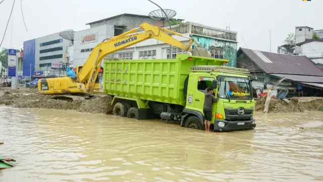 Alat Berat Dikerahkan Guna Percepat Penanganan Banjir Bandang di Sulsel