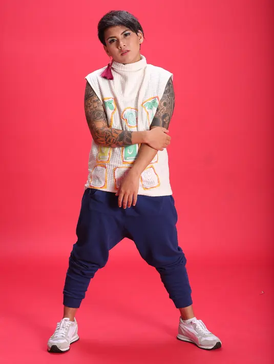 Evelyn istri Aming mulai memikirkan ke depan setelah usahanya mempertahankan rumah tangganya kandas. Bagaimana cara menjalani hidup tanpa didampingi suami yang sekitar delapan bulan bersama. (Bambang E. Ros/Bintang.com)