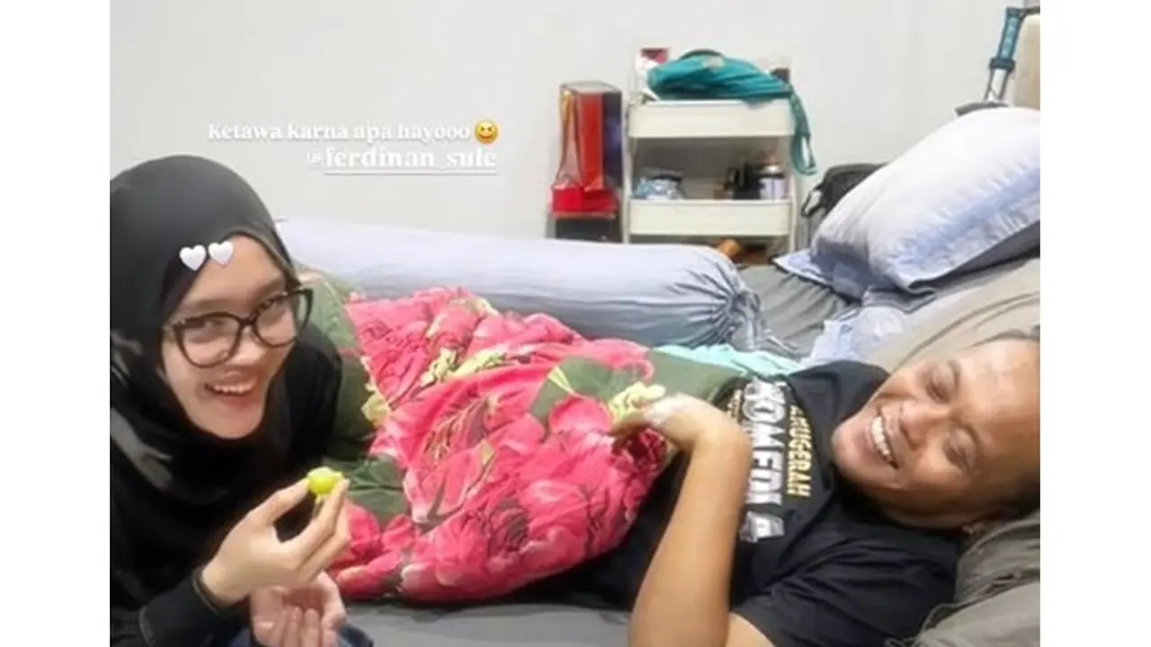 6 Potret Kondisi Sule yang Dikabarkan Sakit, Bahagia Dijenguk Putri Delina