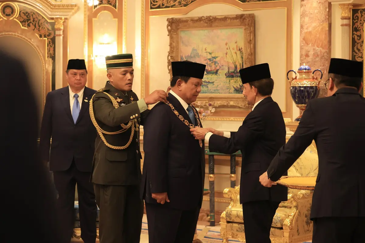 Prabowo Terima Bintang Kebesaran Negara Brunei Darussalam