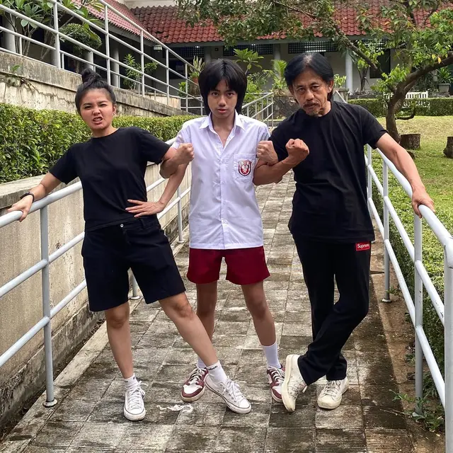 PPotret Keharmonisan Epy Kusnandar Bersama Istri dan Anak