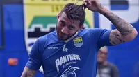 Bojan Malisic menjadi salah satu pemain asing debutan di Liga 1 2018. (Instagram/@persib_official)
