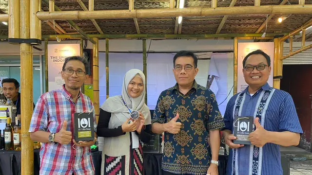 Siti Masitha bersama Staf Ahli Menteri Koperasi dan Usaha UMKM