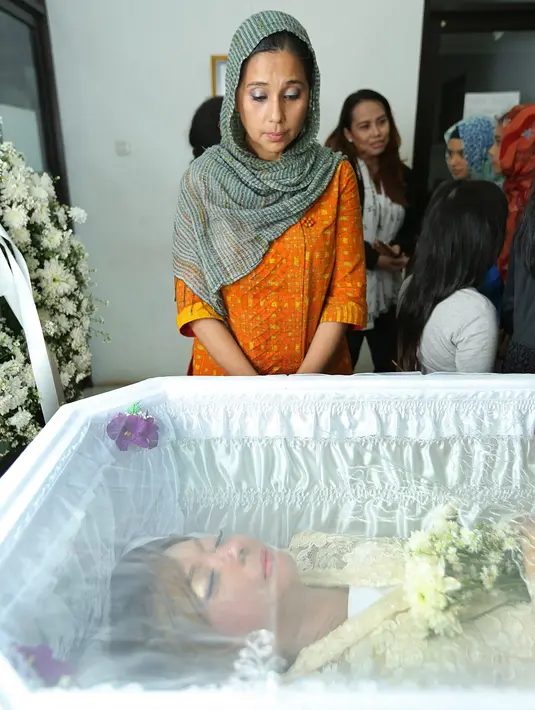  "Terakhir SMS aja, masalah persahabatan. Dia selalu telepon saya sih sebelum ke China, tiap hari. Dia selalu bilang lagi mau minum obat, ya dia telepon," tuturnya. (Bambang E.Ros/Bintang.com)