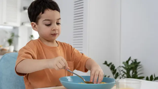 Protein adalah elemen penting dalam pembentukan neurotransmitter yang mempengaruhi mood dan konsentrasi.