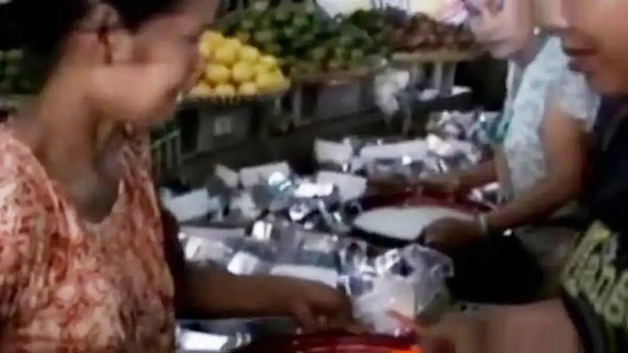 VIDEO: Cucu Pertama Jokowi Lahir, Warga Solo Gelar Syukuran