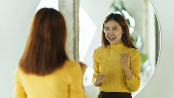 perempuan dan cermin bahagia