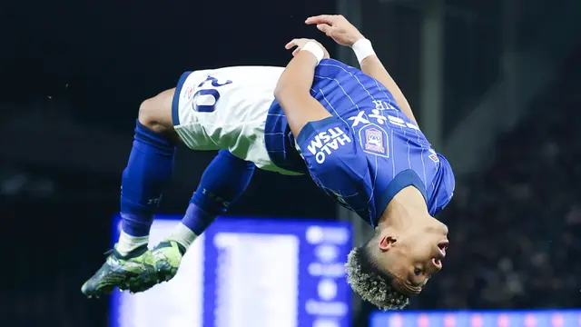 Foto: Melihat Selebrasi Salto Omari Hutchinson, Chelsea Nyesek Dibobol Mantan Pemain