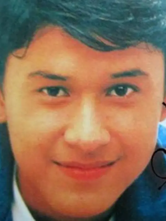 Unggahan pria bernama lengkap Indra Lesmana Bruggman ini langsung ramai dikomentari warganet. Mereka nostalgia melihat wajah Indra saat masih muda. Parasnya yang tampan dimirip-miripkan dengan suami Lesti Kejora. (Liputan6.com/IG/@indrabruggman)