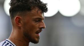 Pemain Arsenal, Ben White meninggalkan lapangan saat pergantian pemain dalam laga lanjutan Liga Inggris 2024/2025 melawan Bournemouth di Emirates Stadium, London, Inggris, Sabtu (03/05/2025) waktu setempat. (AFP/Glyn Kirk)