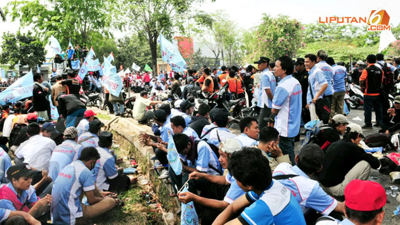 5-buruh-mogok-nasional-131028d.jpg