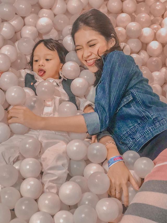 Jadi Single Mom, Ini 6 Potret Vinessa Inez bersama Buah Hati