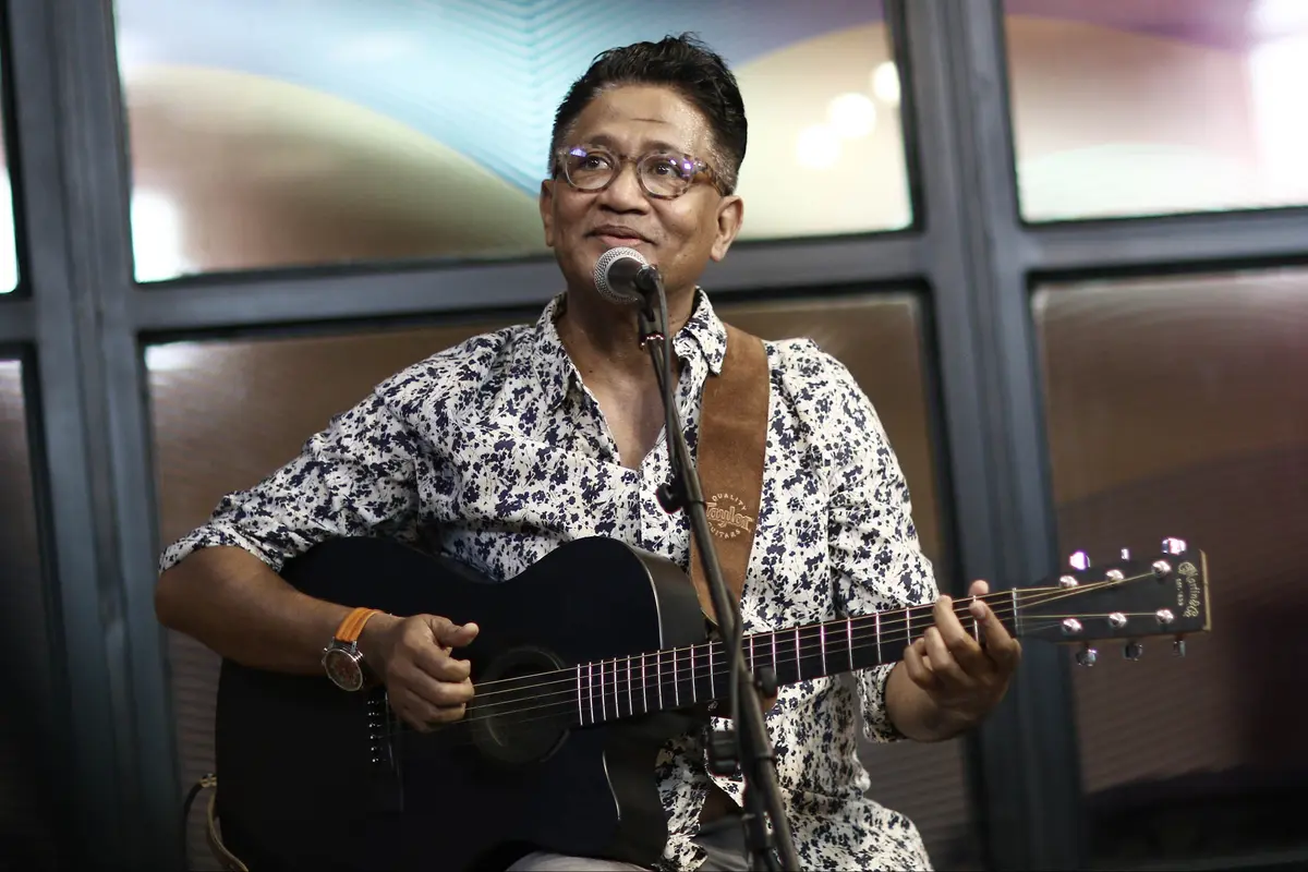 Andre Hehanusa Obati Rindu Penggemar di KLY Lounge