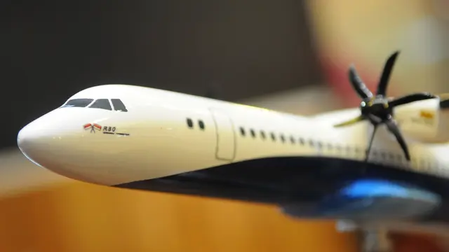 Miniatur Pesawat R80