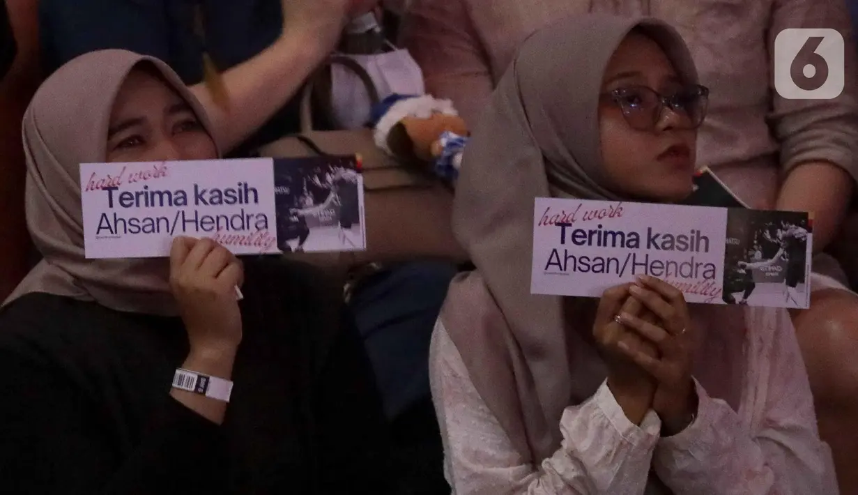 Ratusan pecinta bulu tangkis tanah air hadir untuk memberikan penghormatan kepada ganda putra Indonesia, Mohammad Ahsan/Hendra Setiawan. (Liputan6.com/Herman Zakharia)
