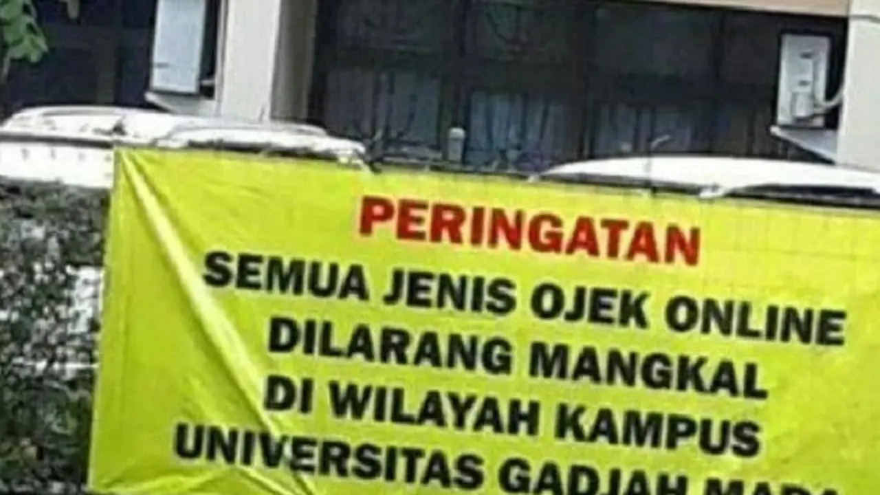 Makna Spanduk Larangan Mangkal Ojek Online di UGM