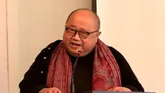 Jaya Suprana memberikan penghargaan MURI kepada penyelenggara Kongres Diaspora sebagai ajang Muktamar Diaspora Indonesia terbesar.
