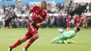 Gelandang Watford, Richarlison, melakukan selebrasi usai mencetak gol ke gawang Swansea City pada laga Premier League, di Stadion Liberty, Sabtu (23/9/2017). Watford menang 2-1 atas Swansea City. (AP/David Davies)