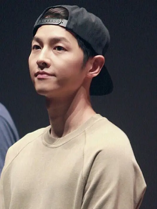 “Song Hye Kyo pernah bilang soal itu. Katanya, ‘Yoo Si Jin telah mengubah hidupnya dan Song Joong Ki saat di dunia nyata’. Song Joong Ki terlihat keras, namun jadi manis dan lebih perhatian,” ujar Kim Eun Sook. (Instagram)