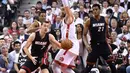 Miami Heat guard Goran Dragic (7) menggiring bola melewati hadangan Toronto Raptors center Jonas Valanciunas (17) pada NBA Playoffs di Air Canada Centre, Toronto, Selasa (3/5/2016). (Reuters/Mandatory/Dan Hamilton-USA TODAY Sports)
