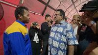 Wagub DKI Jakarta Rano Karno meninjau warga korban kebakaran Bukit Duri, Tebet, Jakarta Selatan pada Minggu (20/7/2025). (Liputan6.com/ Winda Nelfira)