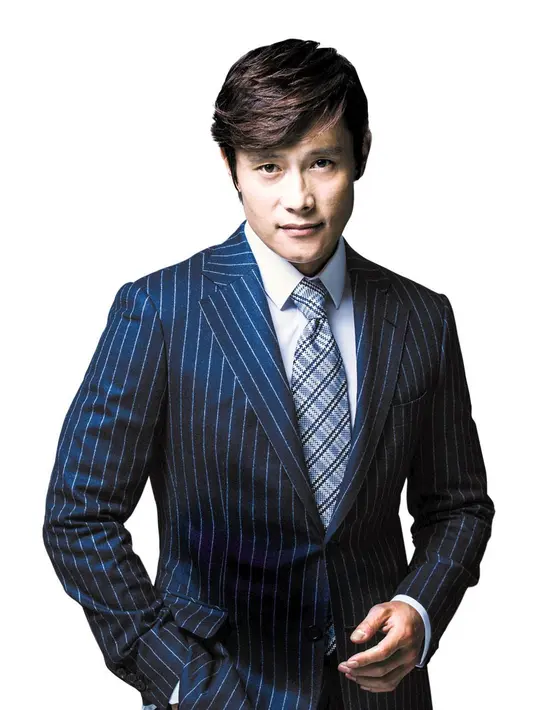 Lee Byung Hun sukses dalam film Inside Men, Iris, I Saw The Devil, A Bittersweet Life, dann Masquerade. Bahkan ia memenangkan banyak penghargaan berkat aktingnya di film layar lebar. (Foto: Soompi.com)