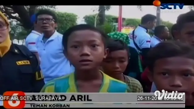 Seorang anak laki-laki bernama Rizky Rahmadani (14) yang tinggal di Mulyorejo diduga tenggelam di Sungai Kalimas Jembatan Jalan Pemuda, Minggu (24/11) siang. Anak yang akrab disapa Iik itu diduga tenggelam saat berenang dan mencari ikan bersama sejum...