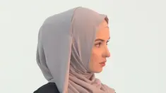 Perempuan berumur 30 tahun ini memberanikan diri meninggalkan pekerjaan terdahulu untuk membangun situs jual beli online fashion busana muslimah sejak 2011.