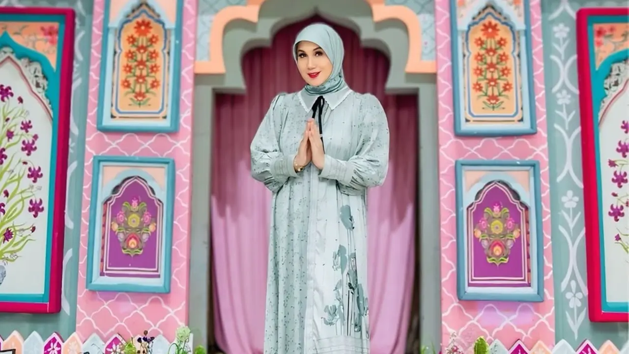 6 Outfit Gamis Ala Marini Zumarnis, Inspirasi Gaya untuk Usia Hampir 50 Tahun