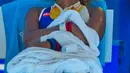 Naomi Osaka beristirihat saat bertanding melawan Anastasia Pavlyuchenkova dari Rusia pada hari ke enam turnamen tenis Hopman Cup di Perth (4/1). Naomi tumbang 6-3 6-3 atas Anastasia Pavlyuchenkova. (AFP Photo/Tony Ashby)