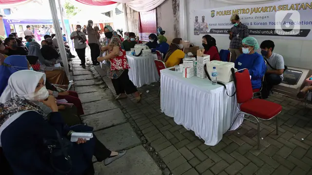 FOTO: Jelang Ramadhan, Pemprov DKI Jakarta Akan Tingkatkan Sentra Vaksinasi COVID-19