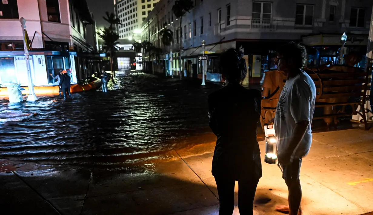 Badai ini juga menerjang sebagian besar wilayah Pantai Teluk Florida, termasuk daerah-daerah padat penduduk seperti Tampa, St. Petersburg, Sarasota, dan Fort Myers. (CHANDAN KHANNA/AFP)