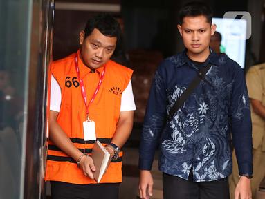 Tersangka kasus dugaan pemerasan penerbitan sertifikat keselamatan dan kesehatan kerja (K3) di Kementerian Ketenagakerjaan (Kemnaker) Republik Indonesia, Irvian Bobby Mahendro Putro usai menjalani pemeriksaan lanjutan di gedung Merah Putih Komisi Pemberantasan Korupsi (KPK), Jakarta, Selasa (16/9/2025). (Liputan6.com/Helmi Fithriansyah)
