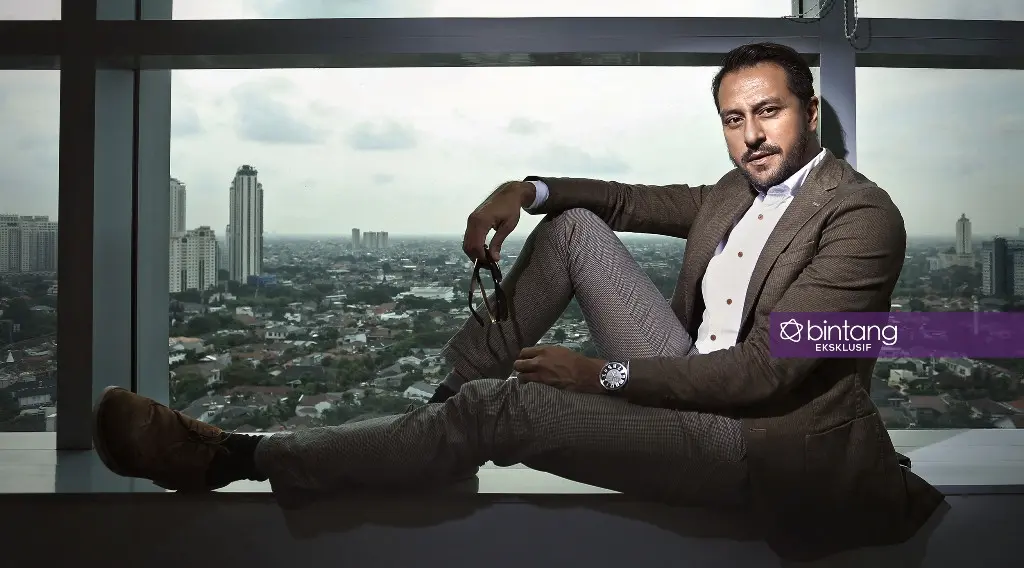 Bront Palarae, pemain film Ayat Ayat Cinta 2. (Fotografer: Deki Prayoga, Stylist: Indah Wulansari, Digital Imaging: Muhammad Iqbal Nurfajri/Bintang.com)