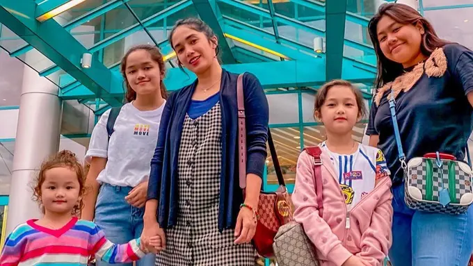 [Fimela] Ussy Sulistiawaty dan Andhika Pratama