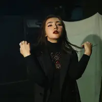 Bella Shofie. (Dress by @iroo_indonesia. Accecories by @mondial. Fotografer by NickyGunawan +62878 8532 2924 IG @nicknock_28. Fashion Stylist by @iwanlatiff. Make-up by @bubahalfian. Lokasi: Foundry SCBD)