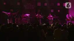 Tampil di hari penutup gelaran Jakarta International BNI Java Jazz Festival (JJF) 2025, The Lantis membawakan sejumlah lagu seperti Lampu Merah, Ambang Rindu dan Bunga Maaf. (Liputan6.com/Herman Zakharia)