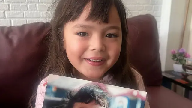 Momen Gemas Asmirandah Coba Temukan Kemiripan Chloe Sang Putri dengan Foto Masa Kecil Dirinya (credit: https://www.instagram.com/asmirandah89/).